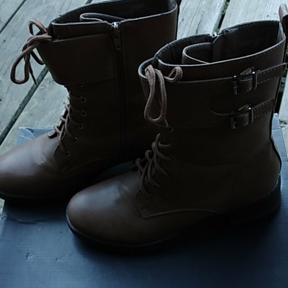 BOOTS